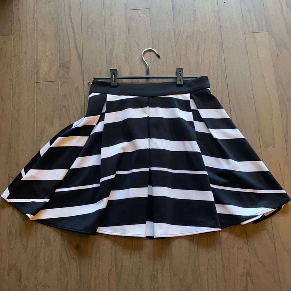 Collective concepts pleated skirt Good condition